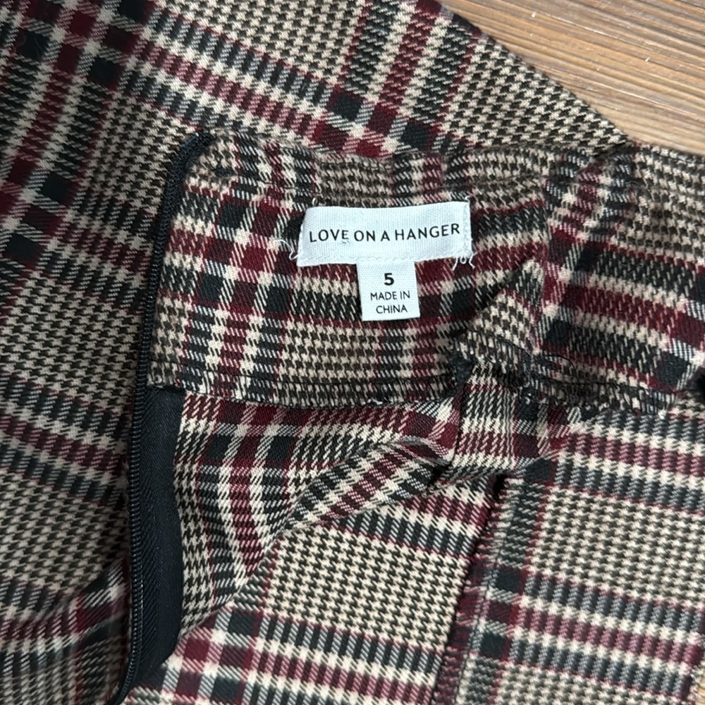 Love On A Hanger Plaid Mini Skirt Size 5 Maroon and Tan Plaid - Picture 6 of 6